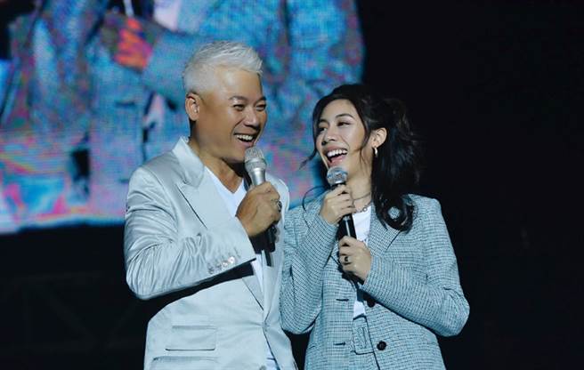 巫启贤和大女儿巫咏欢。（图／微博@巫启贤）