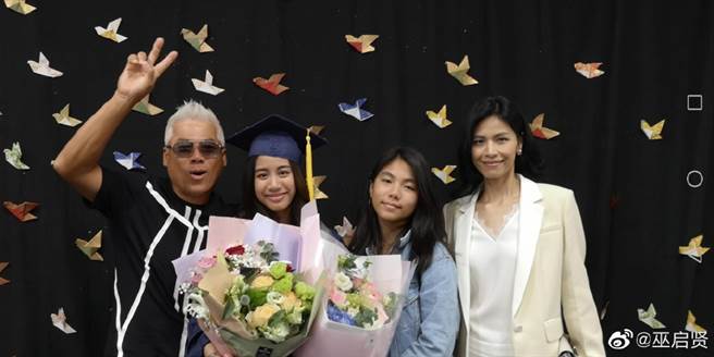 巫启贤一家人感情好。（图／微博@巫启贤）