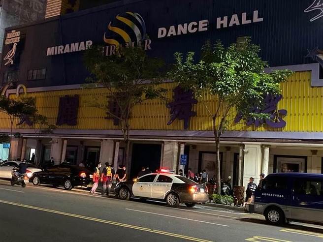 舞厅干部及泊车员工持甩棍殴打酒客，使得美丽华舞厅被迫停业至今，殴打酒客的员工也被检方依妨害秩序罪嫌起诉。（本报资料照）