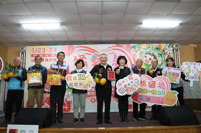 苗栗县狮潭乡推销农产草莓、柑橘，将在1月23、24日于新店村义民庙前广场举办「橘莓恋」农产品促销活动。（巫静婷摄）