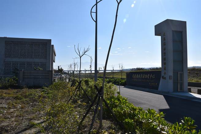 后龙镇污水下道工程中水资源处理中心业已完工启用。（谢明俊摄）