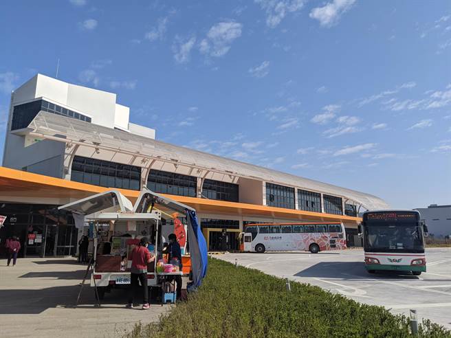 台南新營轉運站20日正式啟用，趕上農曆春節輸運，也將擔負起大新營區門戶的責任。（莊曜聰攝）