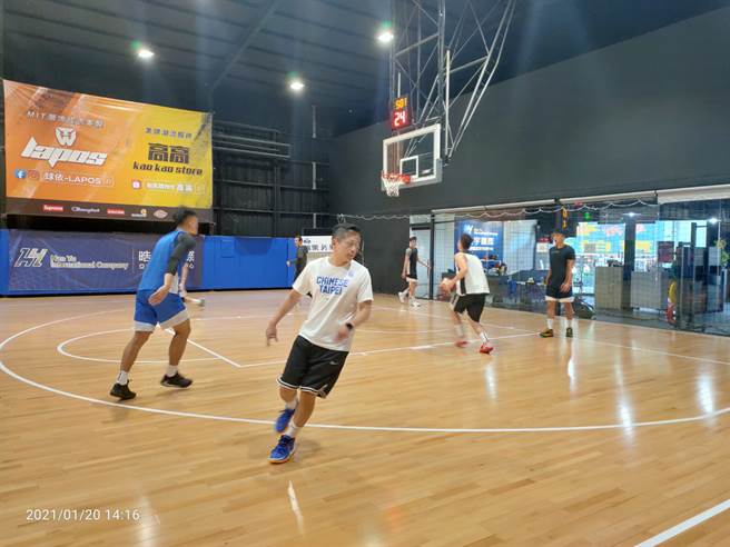 亚洲杯男篮资格赛第三阶段中华队集训。(黄邱伦摄)