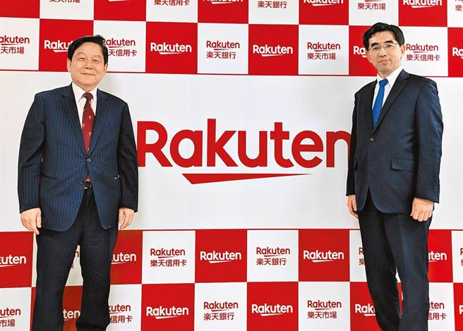 国票金控董事长魏启林（左）与日本乐天银行总裁永井启之（右），双方与乐天信用卡共同成立乐天国际银行，是台湾首家正式营运纯网路银行。(本报系资料照片)