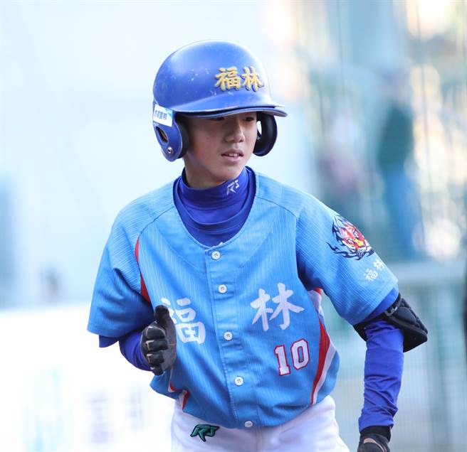 福林国小队长陈慕天除了球技好，考试也都考第一名。（中华棒协提供）