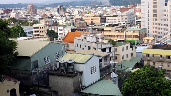 苗栗县政府满足民眾需求，争取994户租金补贴名额，嘉惠更多租屋族。（何冠娴摄）