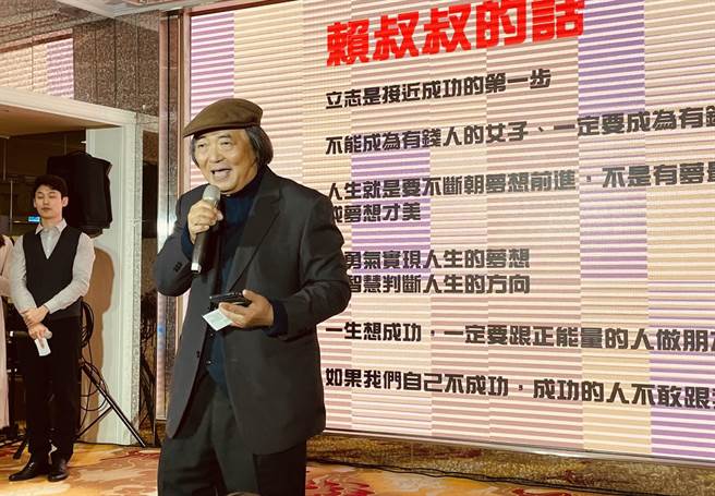 赖建川鼓励课照的孩子，立志是接近成功的第一步。(陈世宗摄)