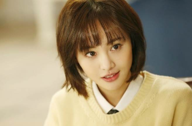 郑爽昔日拥有仙女般的清新美顏。(取自郑爽微博)