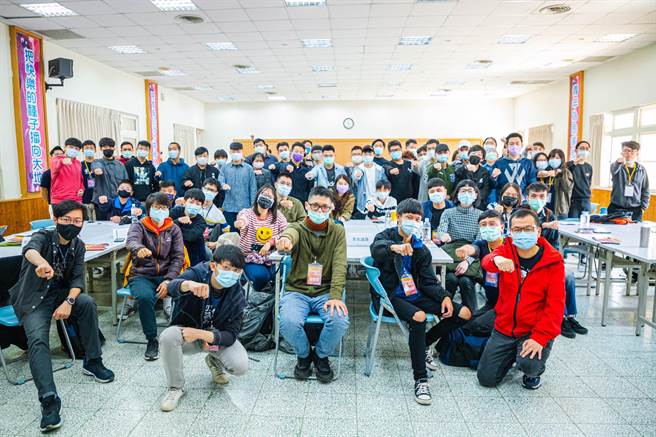 革命實踐講習班172期今天移師高雄正式開營。圖：國民黨革實院提供