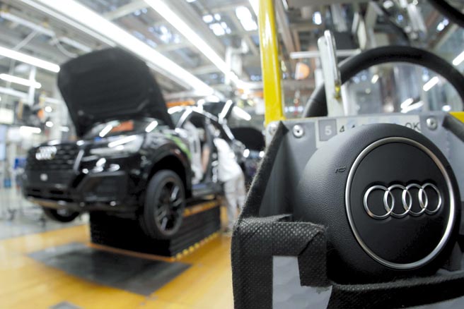奥迪德国与墨西哥厂房的生产工作和排班受晶片短缺影响，有一万名劳工休无薪假。图／美联社