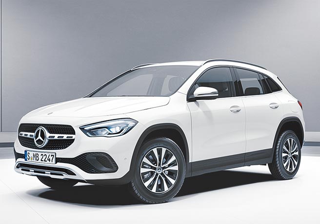 新光三越会员26日至31日扣1点即可抽奖，连续6天抽价值超过178万元的宾士GLA，总值超过千万。（新光三越提供）