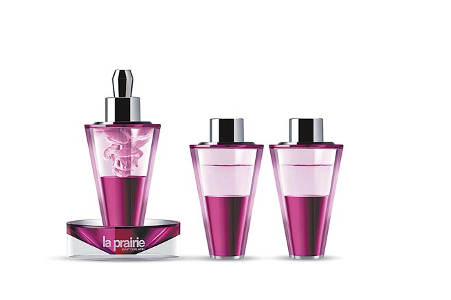 瑞士顶级保养La Prairie全球肌肤实验室，推出「铂金臻稀活萃安瓶」，可以说是品牌最奢华之作，铂金臻稀活萃安瓶组8mlx3，6万6350元。 （La Prairie提供）