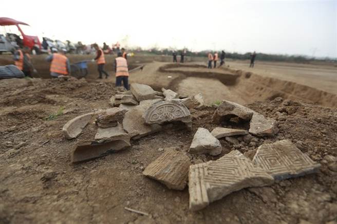 秦咸阳城遗址位于陕西省关中平原上，现属西咸新区秦汉新城辖地。图为考古现场。（图／陕西省考古研究院）