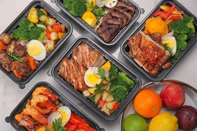 除了营业时间的餐食还有调酒，「Fourplay Cuisine」创了酒吧的先例竟然卖起便当啦！（图／BEEMEN蜂报提供）