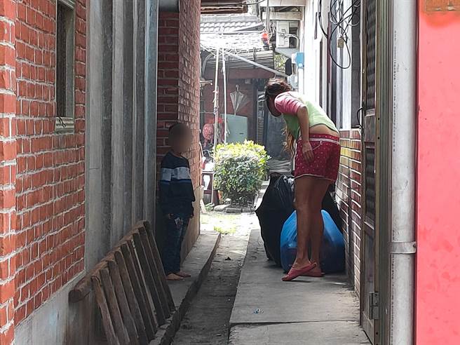 林女一家都有轻中度智障问题，因此并非金钱补助就能解决，需要更多的协助，来调整生活习惯。(吴建辉摄)