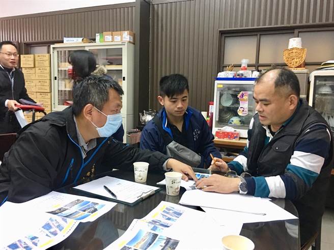 台中市议长张清照争取施做便道，引导砂石车等大型车辆避开髮夹弯，以解决车祸频传问题。（张清照服务处提供／王文吉台中传真）