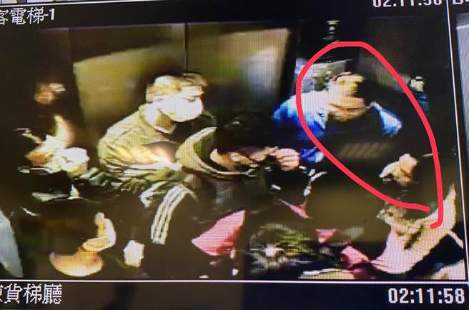 余铠丞指控姐姐与姊夫找不明人士殴伤房客。(余铠丞提供)