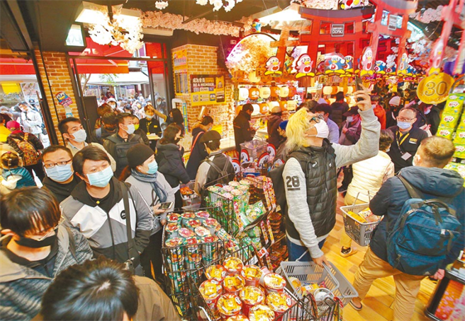 有網友分享，逛完唐吉訶德後，美妝區讓她相當失望。（本報系資料照）