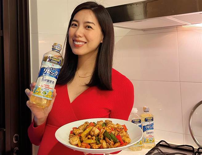 林可彤第一次煮年菜，自信喊话能兼顾健康与美味。（主办单位提供）