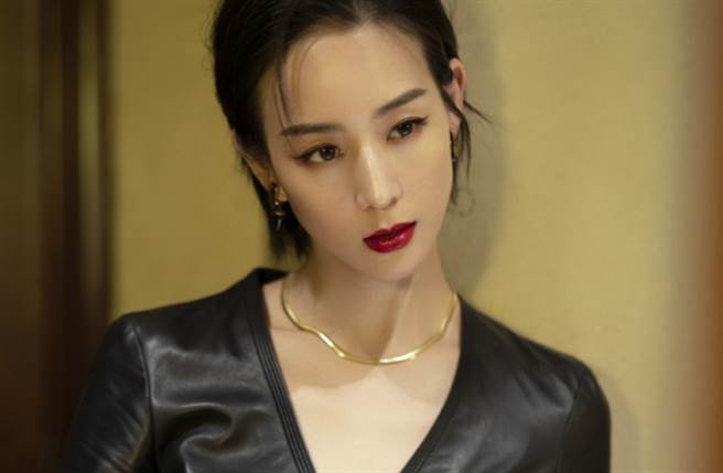 台灣女星張鈞甯出道10年，以清新氣質的形象及自然深刻的演技圈粉無數，近期她為了新電影《緝魂》剪了帥氣的短髮，走出新路線。（圖／摘自微博@张钧甯工作室 ）