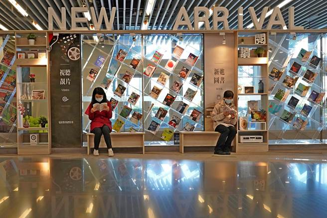 2020年疫情期间，民眾阅读习惯改变，电子书借阅大幅成长。（国资图提供／陈淑芬台中传真）