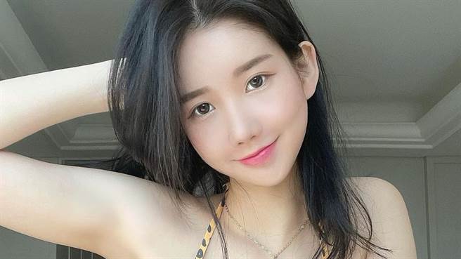 DJ MIU近日又在IG上晒出辣赵令网友喷鼻血。（图／IG@2km2km ）