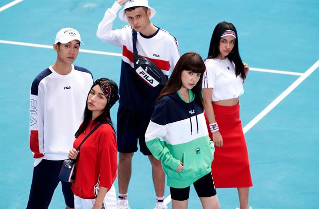 架势新潮系列将復古元素以全印、条纹、串标、撞色色块等流行新风貌呈现。（图／品牌提供）