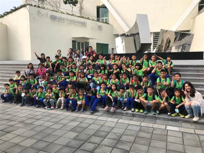 寒假期间各校都安排不同活动，教育局呼吁避免到高风险区域，图为文和实小参访南美馆。（曹婷婷摄）
