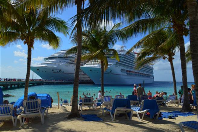 格雷斯湾海滩（Grace Bay Beach）景色优美(图片取自/达志影像)