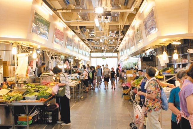 台湾在疫情影响下，零售业和休閒娱乐出行活动仅下降8％。图／本报资料照片