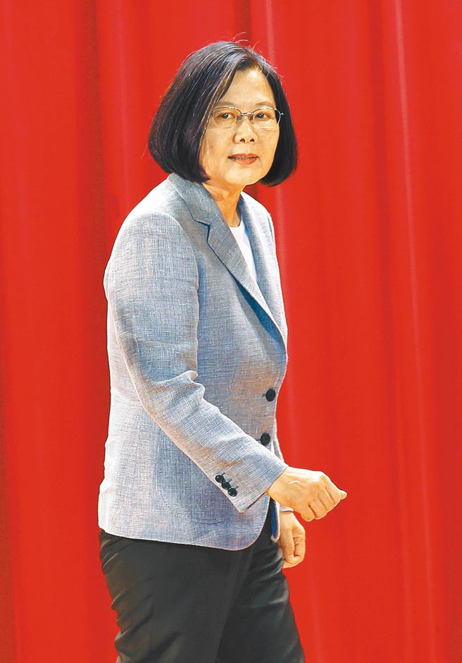 彭文正提告确认蔡英文（见图）学歷案，遭台北地院驳回后，他再提上诉，经高等法院20日开庭后认定，北院程序有重大瑕疵，发回北院重新审理。（本报资料照片）