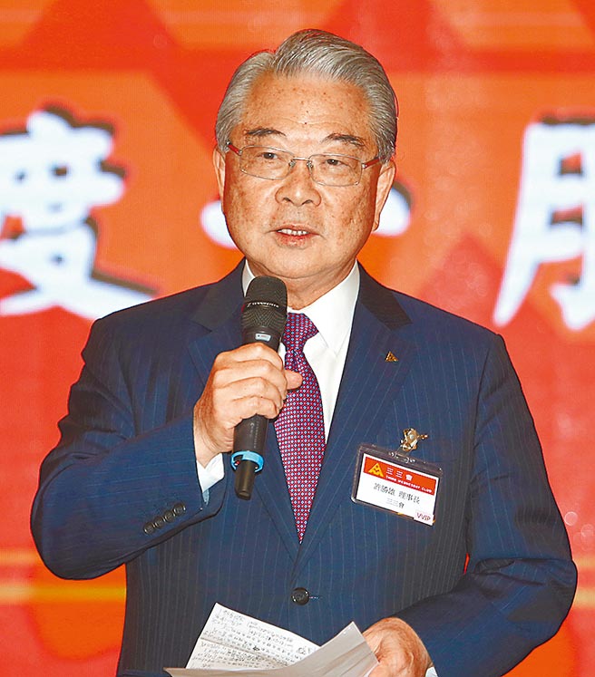 新台币强升，央行要求出口商不要集中或过度抛匯，三三会理事长许胜雄昨日直言，政府要限制「很难啦！」（陈君玮摄）