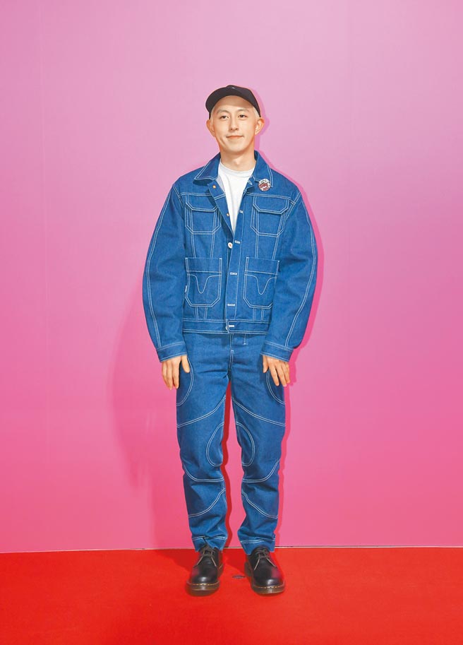 台湾设计师江奕勋昨（20）日首度在台北举办ANGUS CHIANG AW21巴黎时装周暨电影首映会。（罗永铭摄）