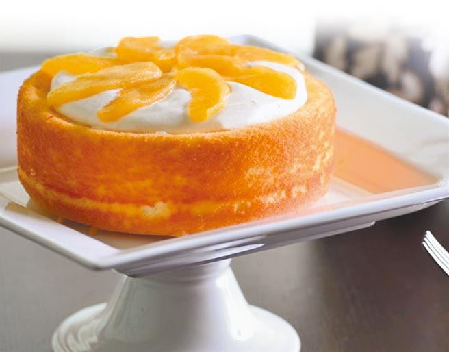 Global Mall春节线上购物推荐独家合作的花莲理想大地饭店旗下「理想店铺」，苹果香堤蛋糕，推荐价380元。（Global Mall提供）