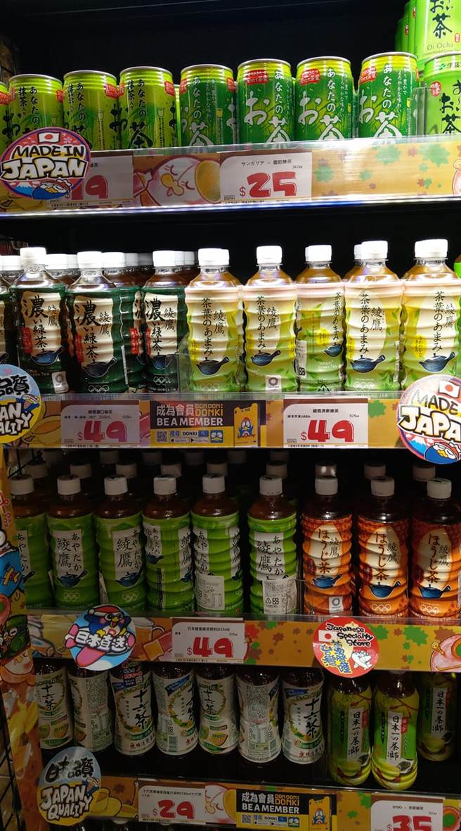 不少网友询问店内有无贩售绫鹰绿茶，才知道不是没进货，而是早早就被扫光。(图／台湾唐吉诃德分享老实说脸书社团)