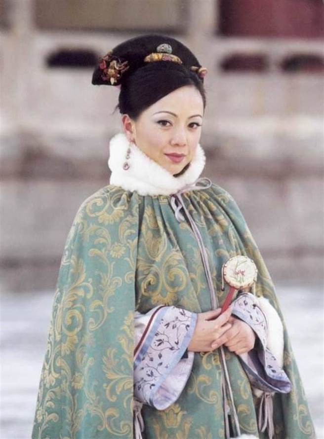 邓萃雯演出《金枝欲孽》受到注目。(图/翻摄自微博)