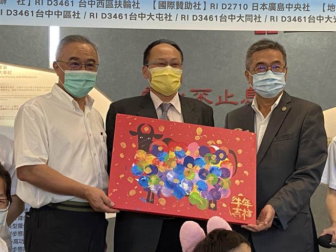 国际扶轮社联合送爱心，捐赠200万医疗復健设备，助玛利亚重障儿。（卢金足摄）