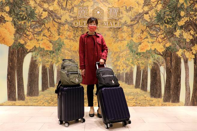 丽宝Outlet Mall大年初一首推「一卡行李箱」福袋，玉山丽宝联名卡友优惠988元。（丽宝Outlet Mall提供／王文吉台中传真）