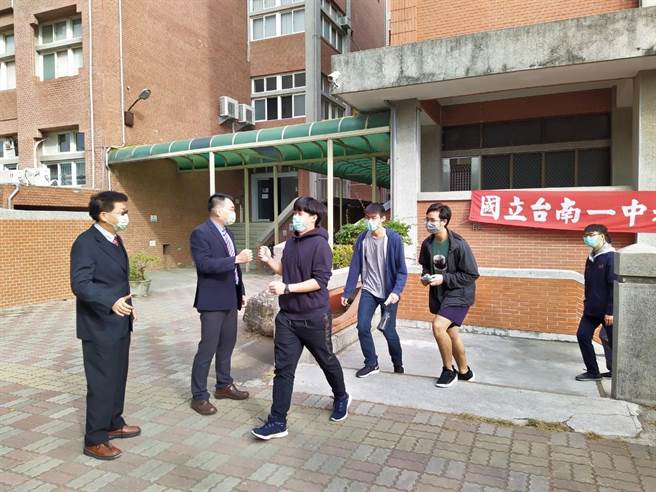 台南一中学生考场，考生上场考试。(台南一中提供／曹婷婷台南传真)