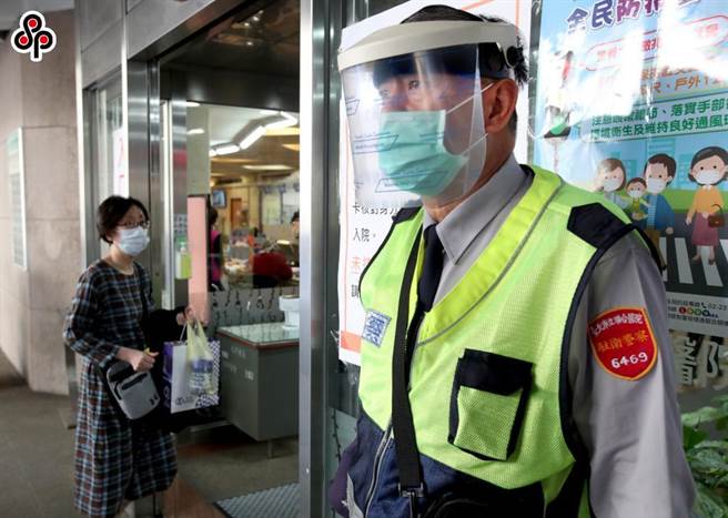 为了强化事业单位防疫措施，劳动部职安署去年12月启动秋冬专案。（报系资料照）