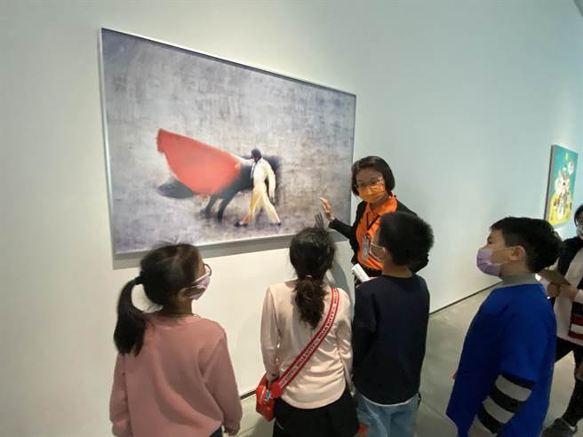 台南市美术馆即日起推出「劲牛喜迎春」特展。(曹婷婷摄)