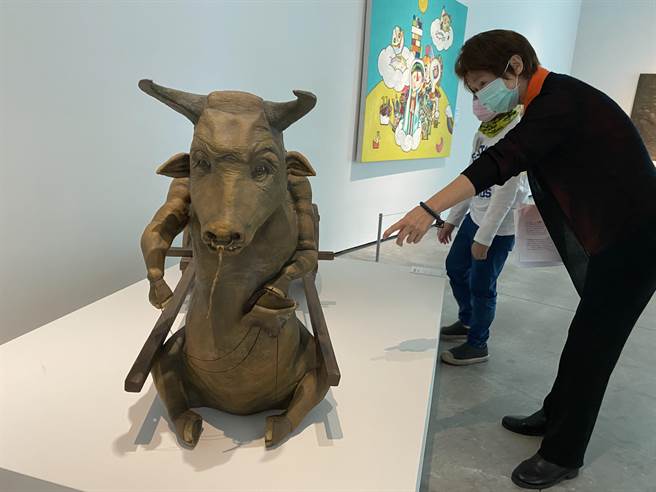 「劲牛喜迎春」特展窥见东西方文化对于牛的艺术呈现手法截然不同。(曹婷婷摄)