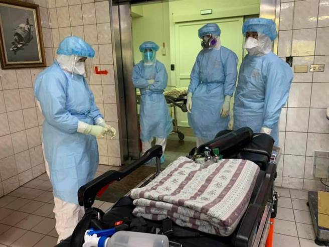 部桃医护秀最精良装备，将打出全世界最漂亮的一战。（图撷自部立桃园医院）