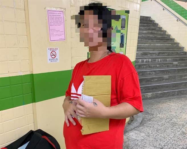 三个月大女婴猝死的单亲妈妈，连生六胎七名子女，还都不同生父。（民眾提供／卢金足台中传真）    