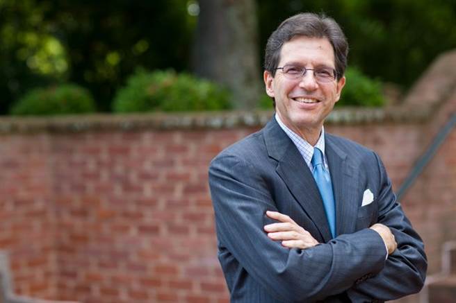 美中若一直纠结在受害人情结下，期待对方先採取善意的作为，两个大国的关系就很难跨出正面发展的第一步。双方可以先恢復高层对话，或重启非官方交流活动开始。（图／推特@UVAnspc)
