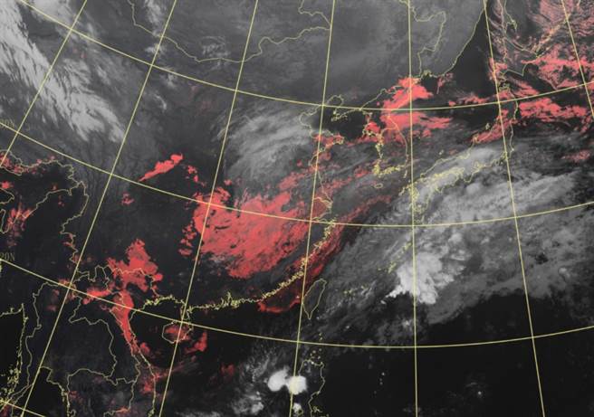 象局局表示，23日中南部水氣逐漸減少，但迎風面的北部及東半部地區有短暫雨，其他地區為多雲的天氣。(圖擷自氣象局）
