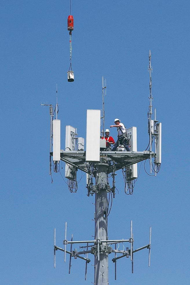 美国将提高5G网路投资，宽频纳为基建支出。图／路透