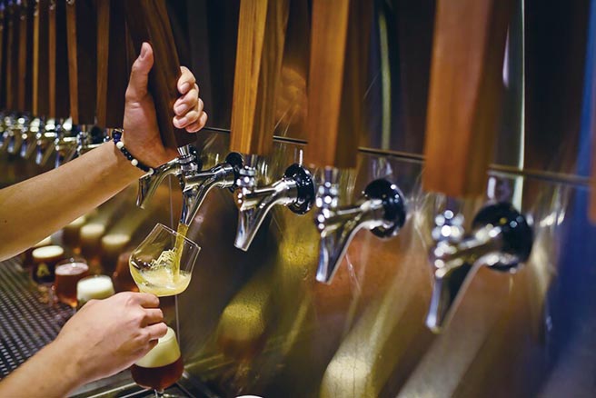 掌门精酿啤酒在地精酿，迈入6周年，掌门站稳精酿啤酒产业的指标性品牌山头。图／业者提供