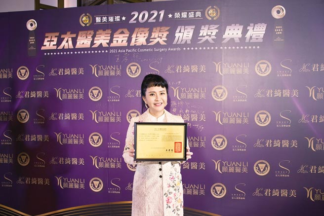 愿丽医美集团总院长廖苑利致力解决各种皮肤疑难杂症，带领集团广获肯定。图／业者提供