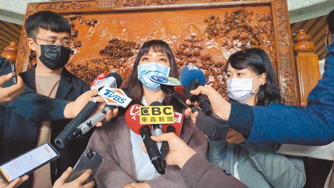 针对2月6日罢捷投票，无党籍高雄巿议员黄捷希望凤山乡亲投下不同意票。（曹明正摄）